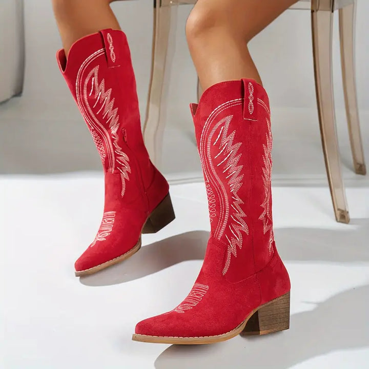 Bottes femmes Iris, look cowboy brodé chic. Chaussures confortables et stylées pour l'hiver.