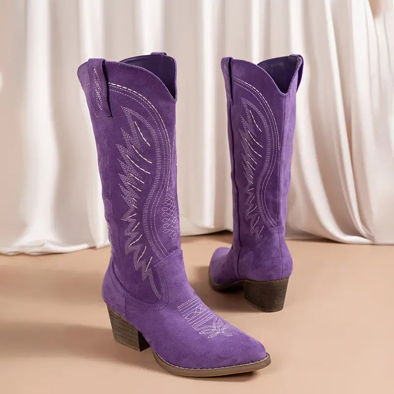 Bottes élégantes Iris pour femmes, broderies fines. Un look cowboy mode et confortable.