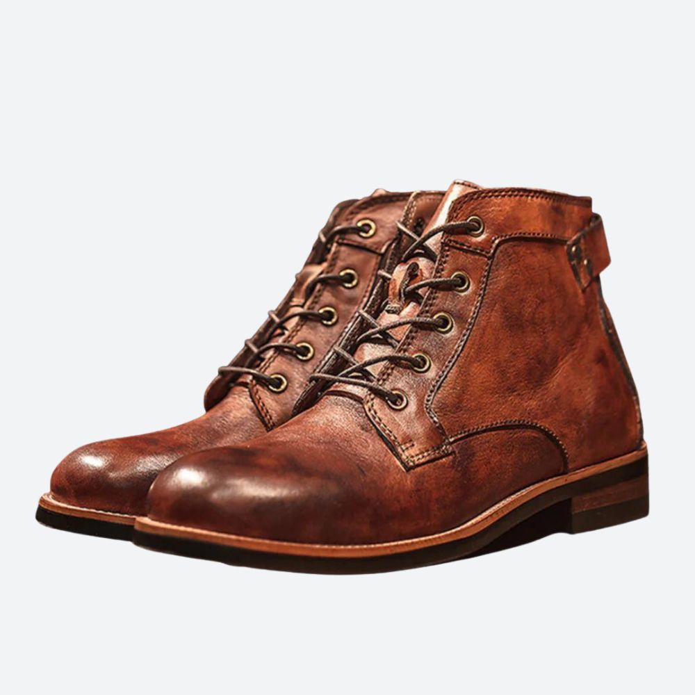 Bottes cuir homme, style intemporel, confort optimal, semelle adhérente.