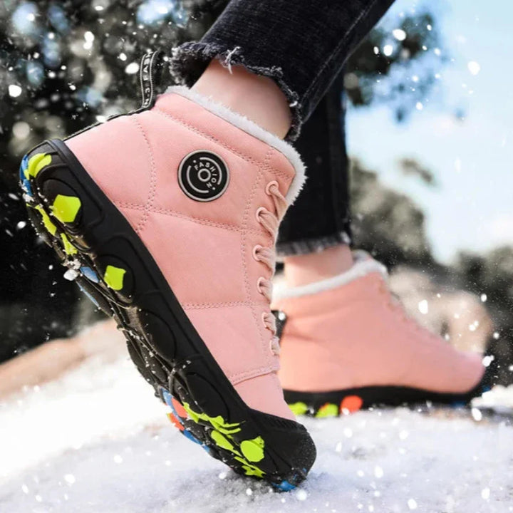 Bottes enfants souples, chaudes et confortables, offrant une liberté de mouvement optimale pour les jeux hivernaux.