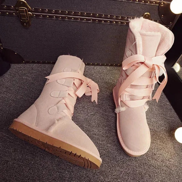 Bottes de neige chaudes et tendance pour femme, conçues pour le confort et l'élégance en hiver.