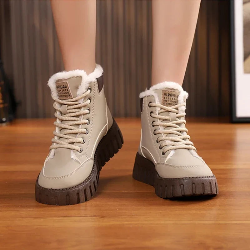 Bottes hivernales femme noires, conçues pour la chaleur et le confort maximal au quotidien.