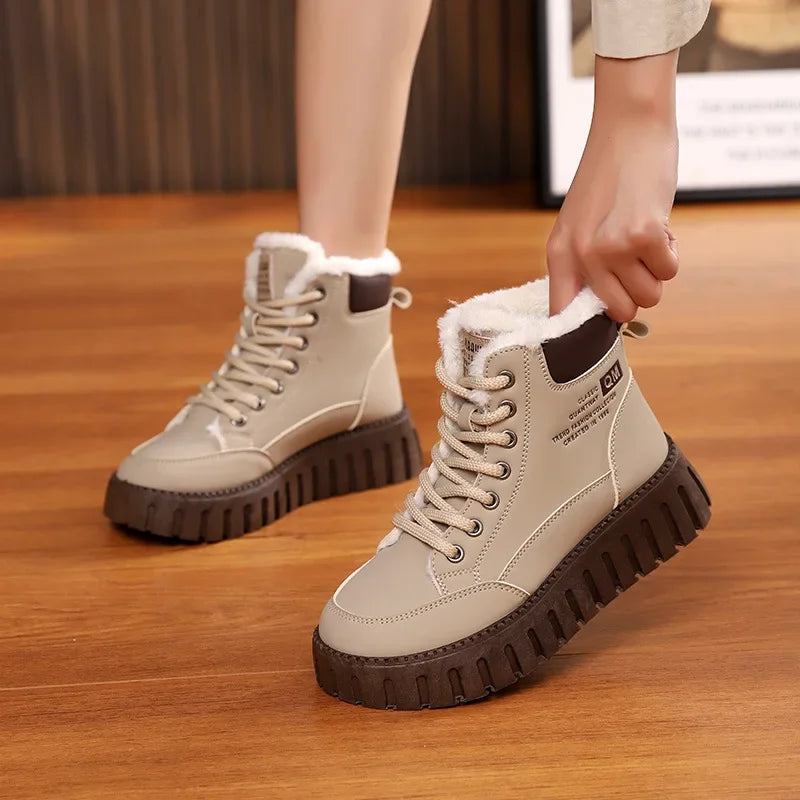 Modèle de bottes d'hiver kaki pour femme, chaudes et confortables, avec semelle isolante robuste.