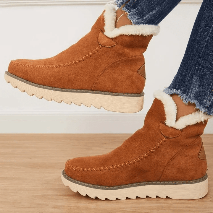 Bottes noires femme pour l'hiver, design élégant, très chaudes et semelle antidérapante pour une meilleure adhérence.