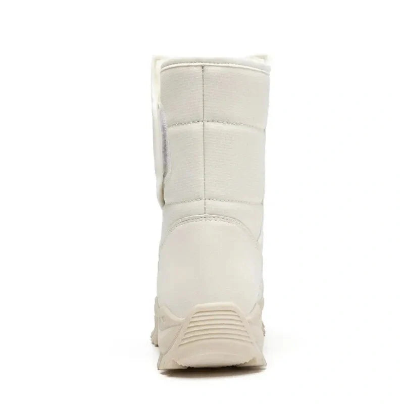 Chaussures d'hiver hautes femme, robustes et élégantes, protégeant du froid et de l'humidité avec style.