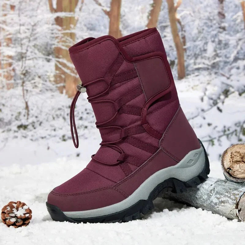 Élégantes bottes d'hiver femme, imperméables et chaudes, pour un style confortable même sous la neige.