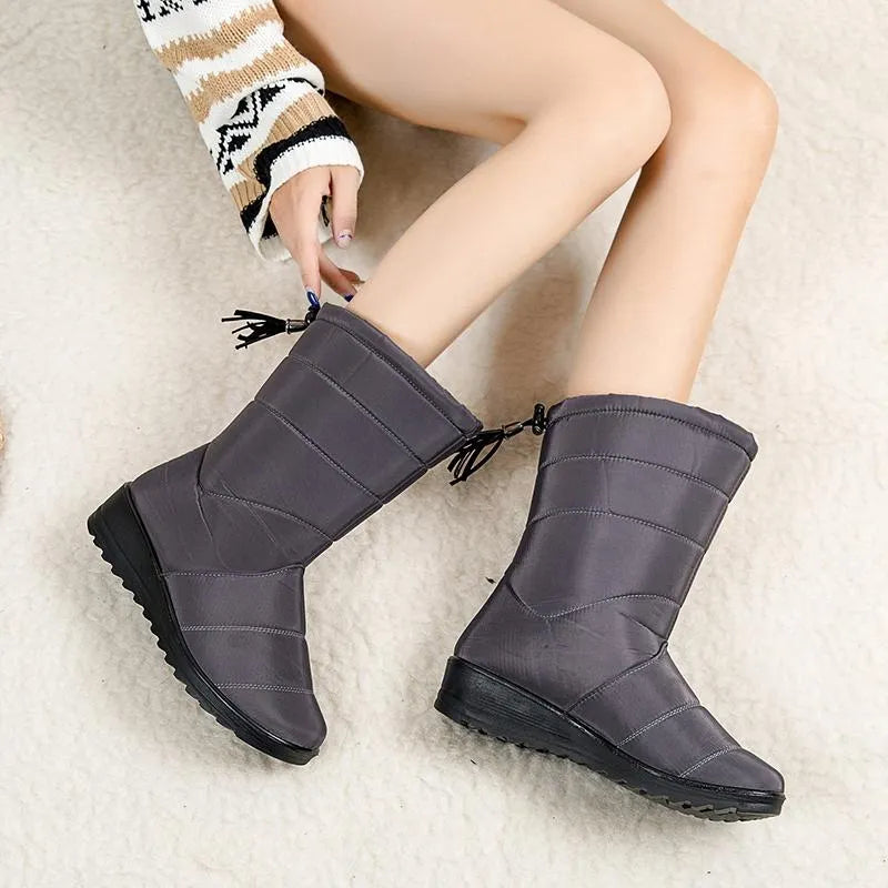 Bottes de neige chaudes et confortables pour femme, design élégant et antidérapant.