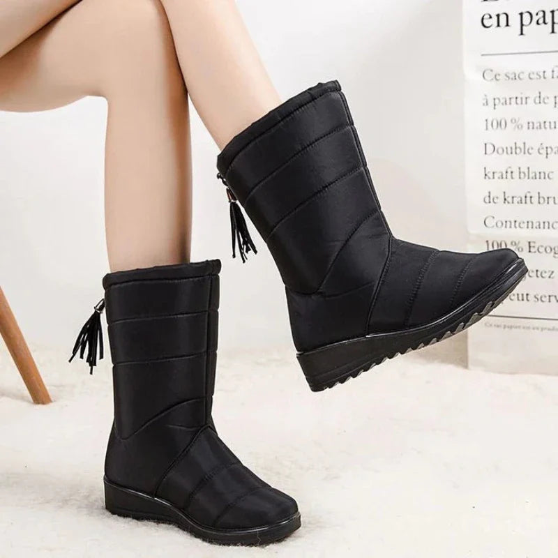 Bottes femmes imperméables et fourrées, idéales pour la neige, confortables et stylées.