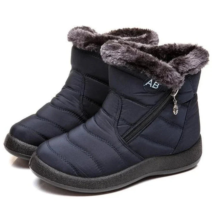 Superbes bottes matelassées imperméables pour femmes. Chaussures d'hiver fourrées assurant chaleur et protection.
