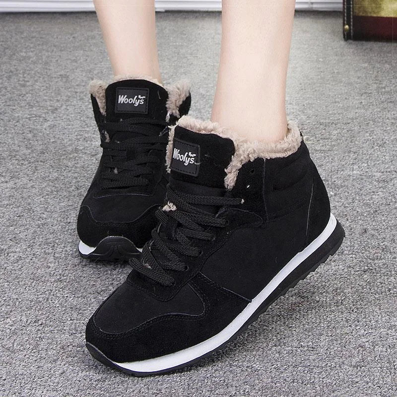 Chaussures d'hiver unisexe avec doublure fourrée, offrant chaleur et confort en mode hivernale.