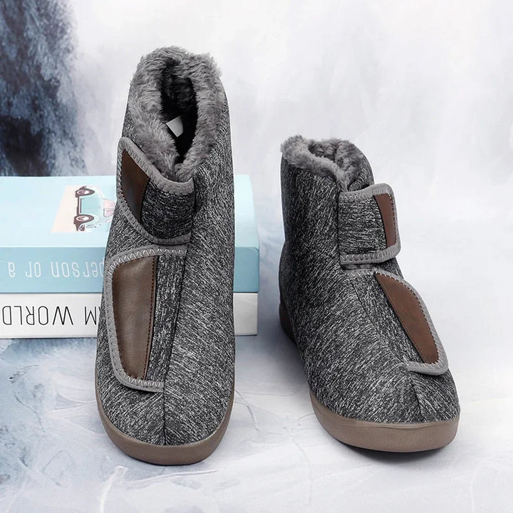 Bottes d'hiver noires antidérapantes, conçues pour la neige. Chaleur et protection robustes.