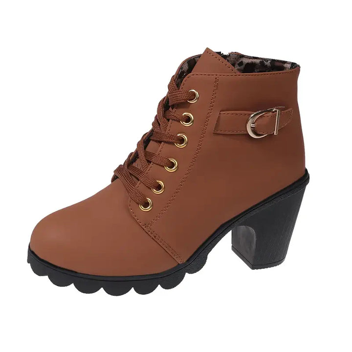 Bottes cheville femme avec talons hauts, en cuir. Idéales pour un look élégant et tendance automne.