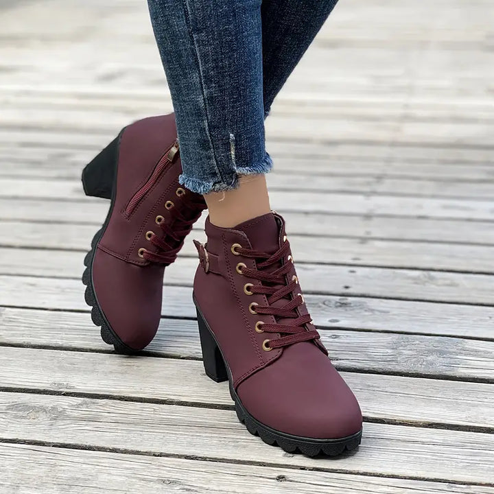 Bottes femmes automne-hiver, hauteur cheville, talons hauts. Allient élégance et confort.