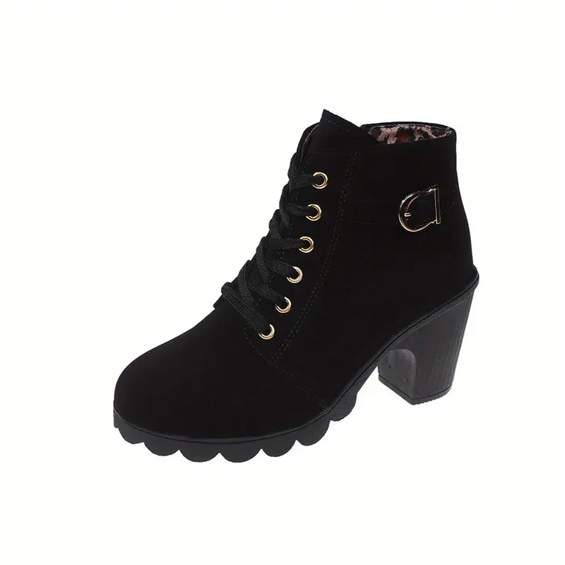 Bottes cheville noires en cuir pour femmes, talons hauts élégants. Idéales pour la mode.