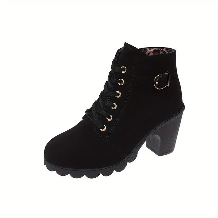 Bottes cheville noires en cuir pour femmes, talons hauts élégants. Idéales pour la mode.