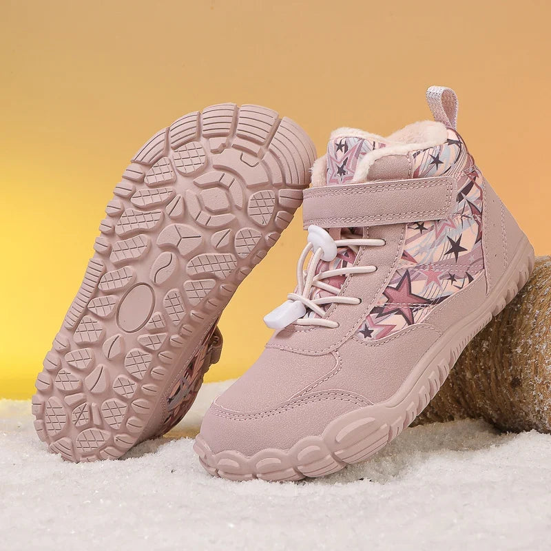 Bottes d'hiver chaudes pour enfants avec doublure confortable, idéales pour garder les pieds au sec et protégés.