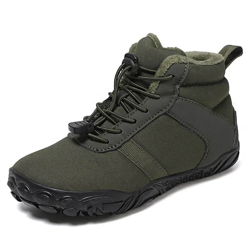 Bottes d'extérieur robustes pour la neige, offrant chaleur, protection et adhérence pour les activités des enfants.