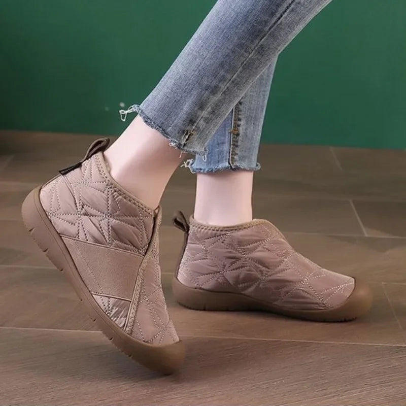 Bottes chaudes femme avec intérieur en peluche, imperméables, pour une protection maximale contre la neige.