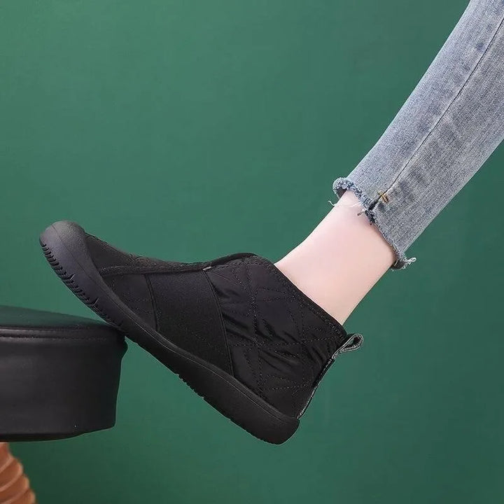 Bottes neige femme robustes, imperméables, avec semelle antidérapante pour un hiver serein.