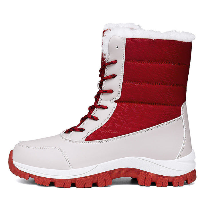 Chaussures hiver femme, chaudes et douillettes, conçues pour les journées froides enneigées.