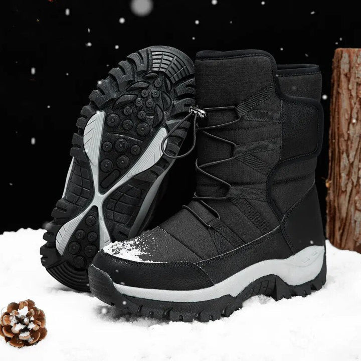 Bottes hommes gris/noir, doublure peluche pour chaleur et confort, parfaites pour la neige et le froid.