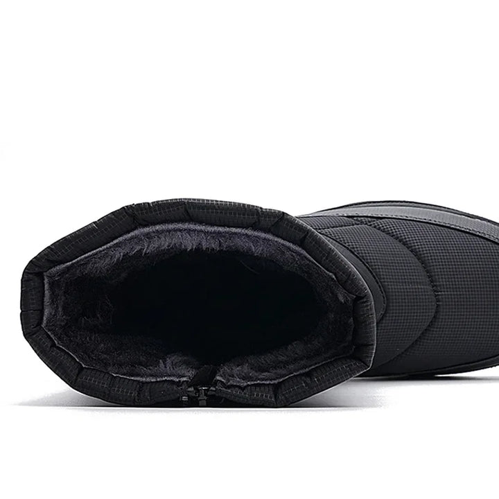 Bottes de neige mi-mollet chaudes et imperméables, parfaites pour affronter le froid hivernal.