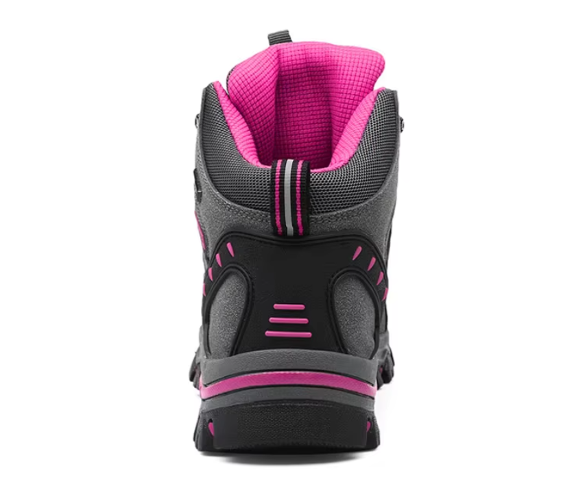 Bottes d'hiver chaudes et antidérapantes, essentielles pour la randonnée par temps froid et les aventures en plein air.