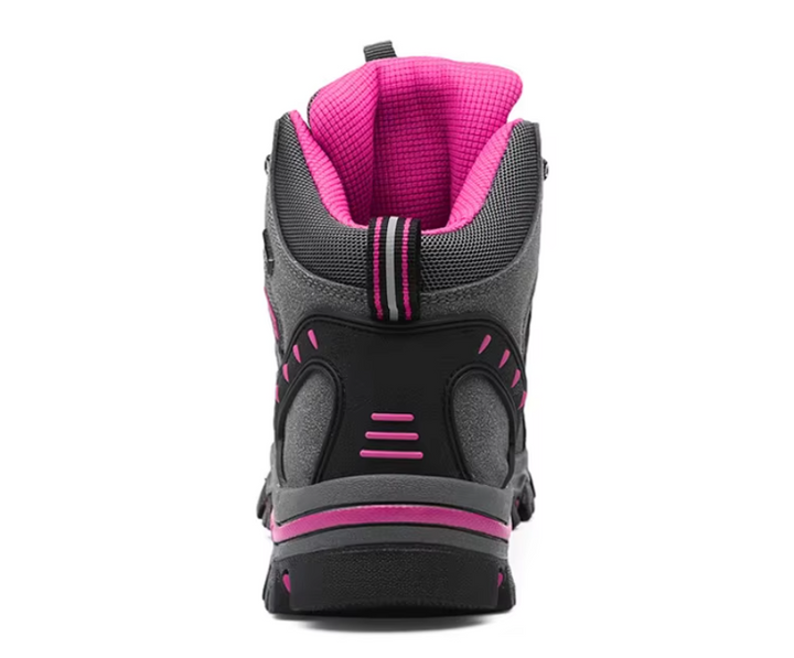 Bottes d'hiver chaudes et antidérapantes, essentielles pour la randonnée par temps froid et les aventures en plein air.