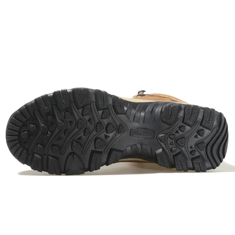 Bottes de montagne en cuir imperméable pour hommes, chaudes et robustes. Confortables pour la marche en extérieur.