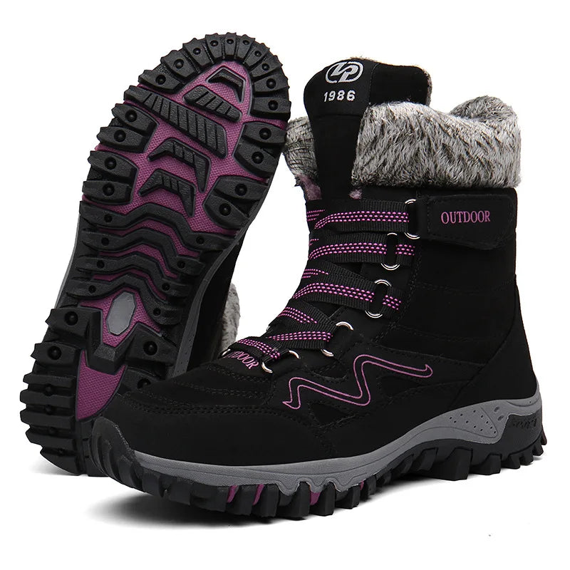 Paire de bottes de randonnée unisexe, parfaites pour les activités hivernales en plein air sur neige.