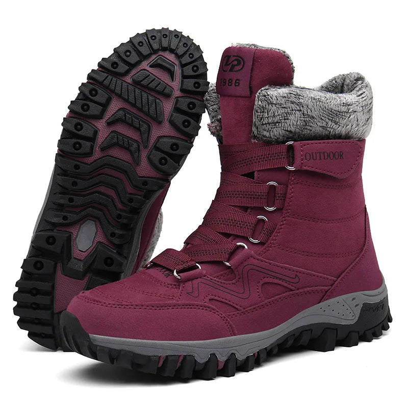Chaussures de randonnée hivernales chaudes pour affronter la neige et le froid avec une adhérence sûre.