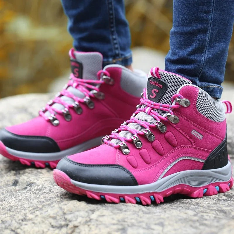 Bottes de trekking violettes unisexes, imperméables, offrant un soutien cheville optimal pour marches robustes.