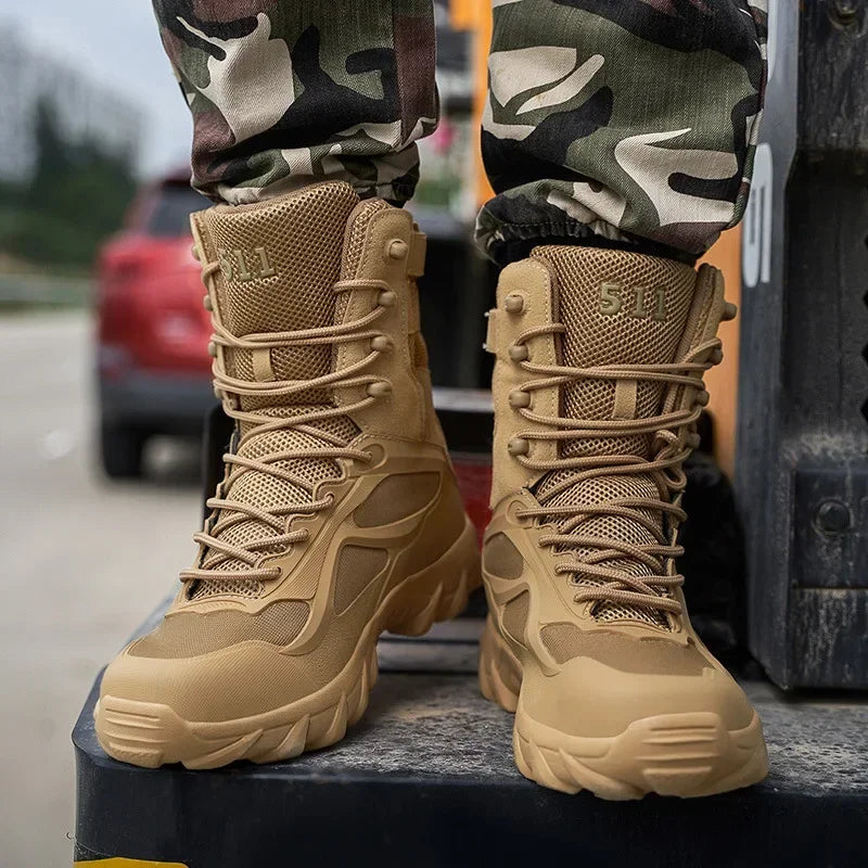 Bottes militaires tactiques pour homme, légères et respirantes. Conçues pour le trekking et les terrains exigeants.