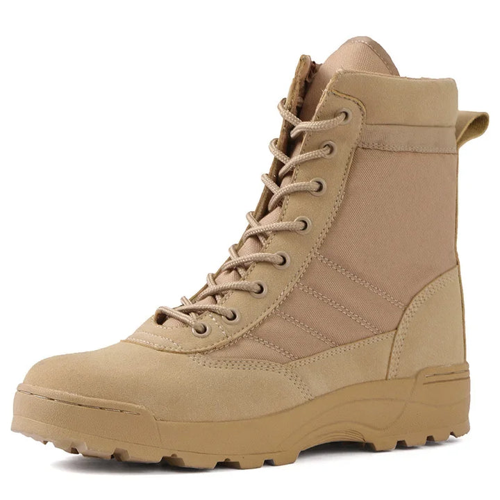 Paire de bottes de randonnée unisexes conçues pour la performance. Idéales pour aventure et exploration outdoor.