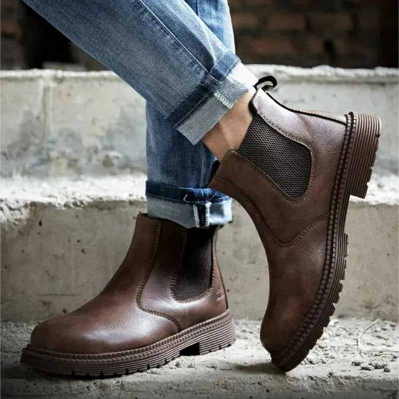 Chaussures de sécurité robustes pour hommes avec embout acier et semelle antidérapante, confortables pour longues journées de travail.