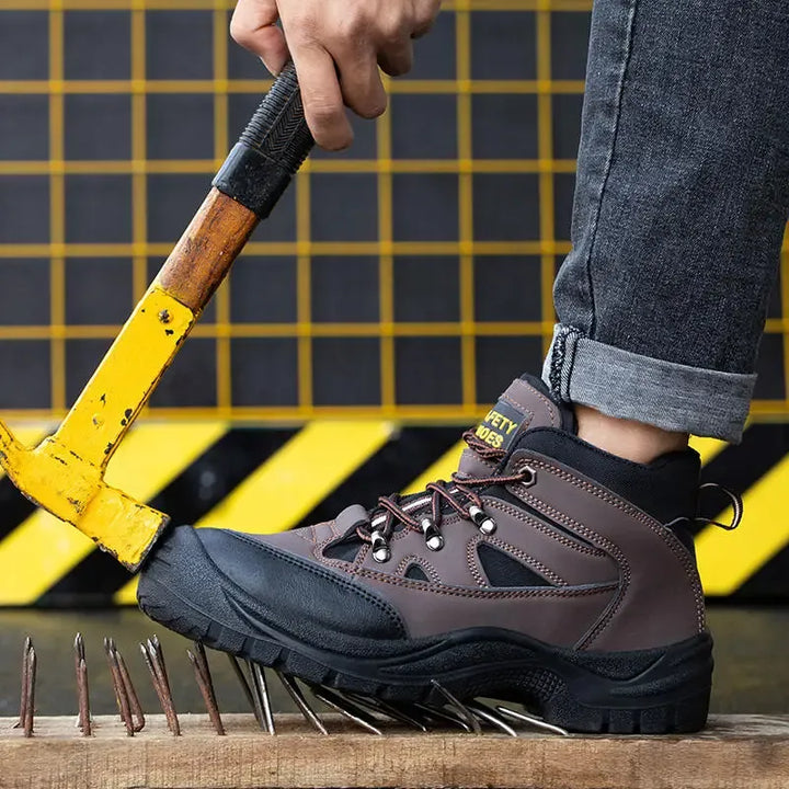 Bottes de travail marron pour hommes, légères et confortables, avec embout acier protecteur et antidérapantes.
