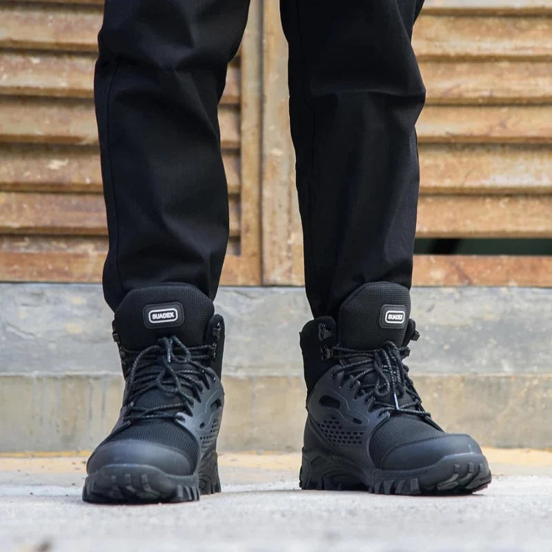 Bottes de sécurité imperméables pour l'hiver, confortables et robustes, parfaites pour le travail sur chantier.