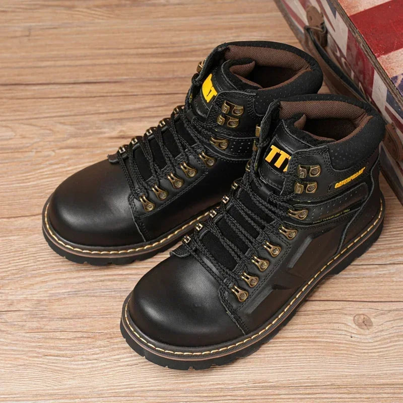 Bottes de sécurité unisexe en cuir, robustes et protectrices, idéales pour environnements de travail exigeants.