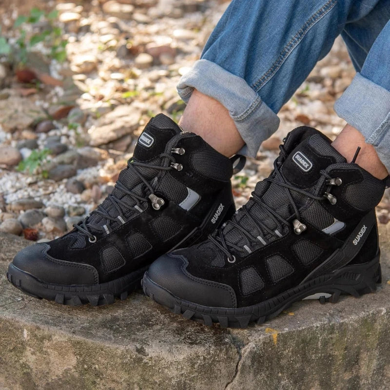 Bottes de travail renforcées avec embout acier, anti-perforation, antidérapantes, pour une sécurité maximale.