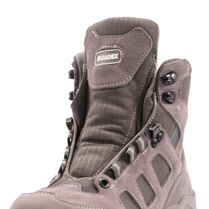 Bottes de protection robustes, embout acier, semelle anti-perforation, offrant confort et sécurité pour le travail.