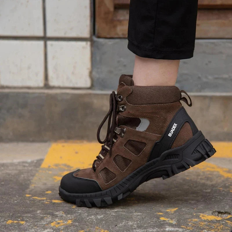 Bottes de travail antidérapantes, résistantes, avec embout acier et kevlar pour une protection maximale.