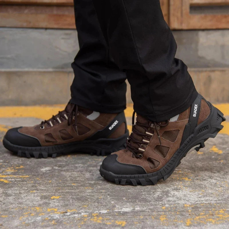 Paire de bottes de sécurité unisexe, protection embout acier et semelle anti-perforation, pour milieu exigeant.