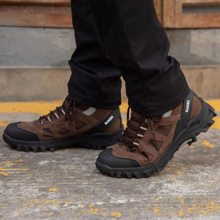 Paire de bottes de sécurité unisexe, protection embout acier et semelle anti-perforation, pour milieu exigeant.
