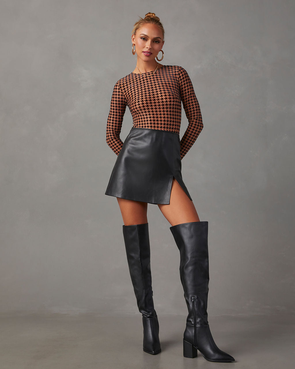 Bottes élégantes femme, cuir végan, style chic, hiver.