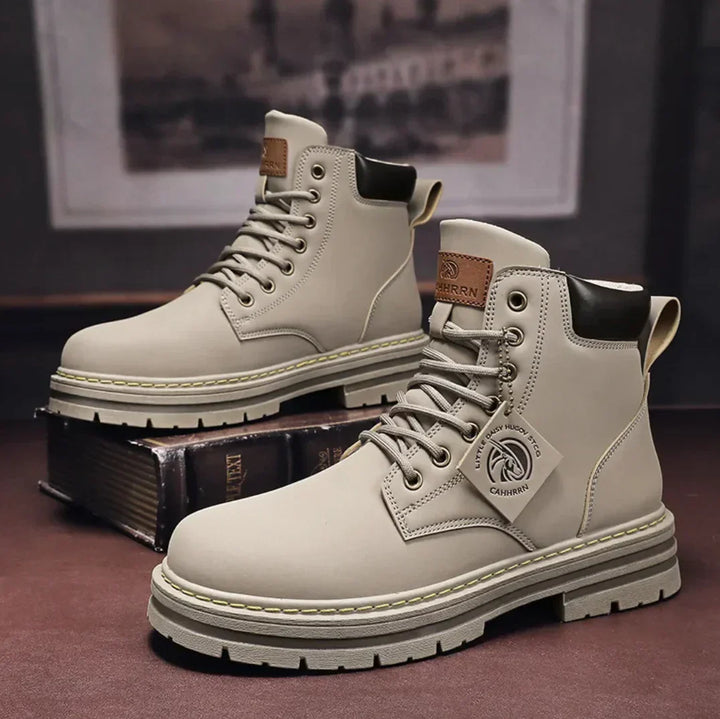 Bottes Elkan pour hommes, style tendance. Chaussures élégantes et confortables pour un look urbain ou décontracté.