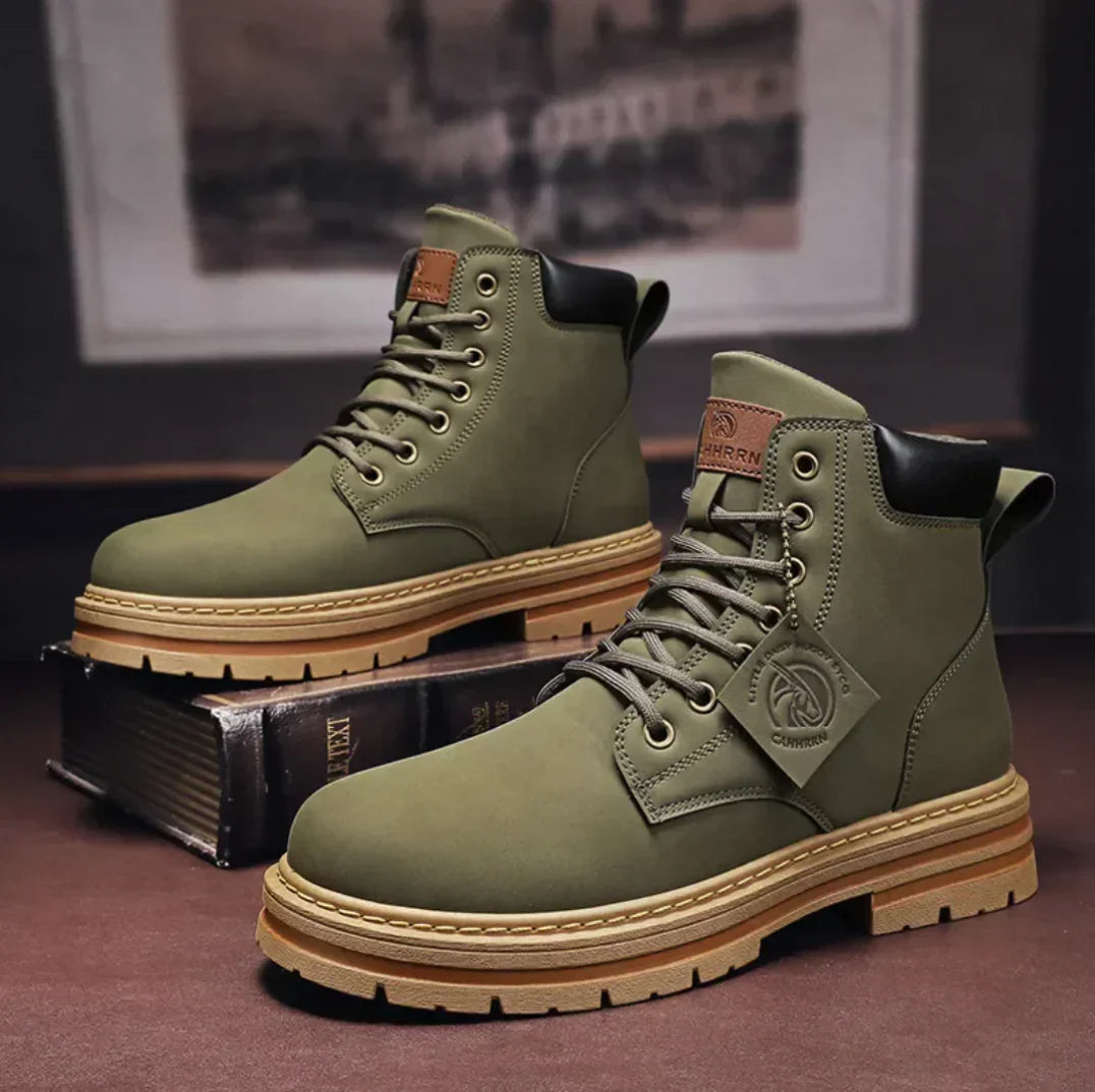 Bottes Elkan hommes, design chic et robustesse. Chaussures élégantes pour le quotidien, offrant confort et style impeccable.