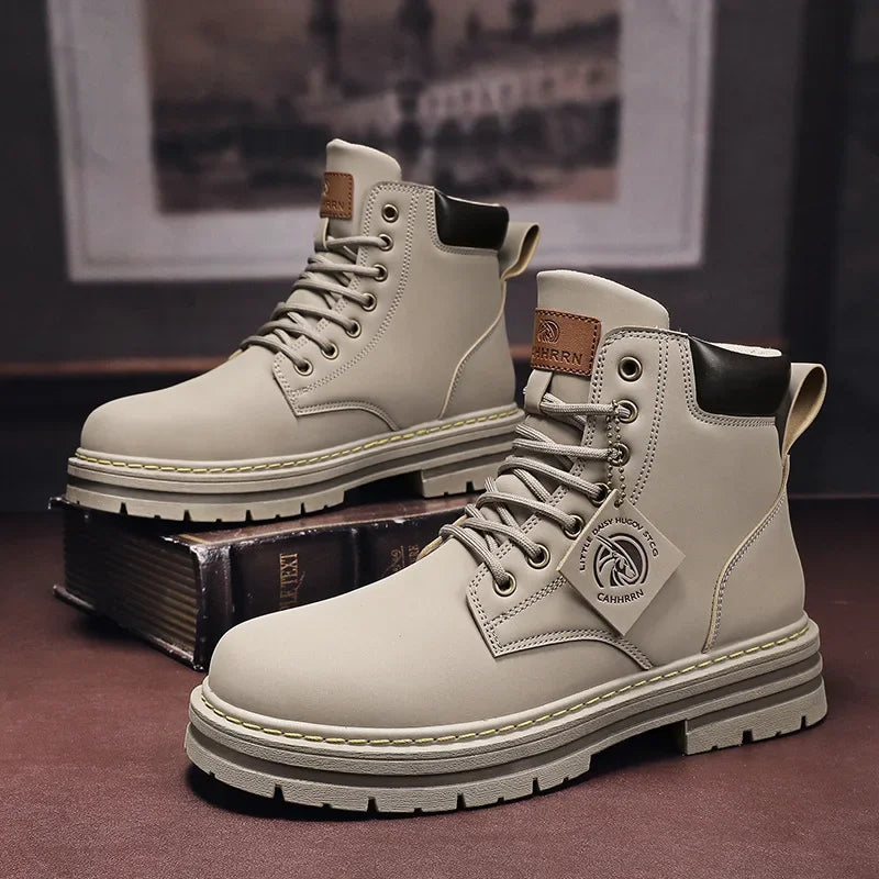 "Bottes en cuir homme élégantes, modernes, marron, avec doublure coton et semelle antidérapante pour confort et durabilité"