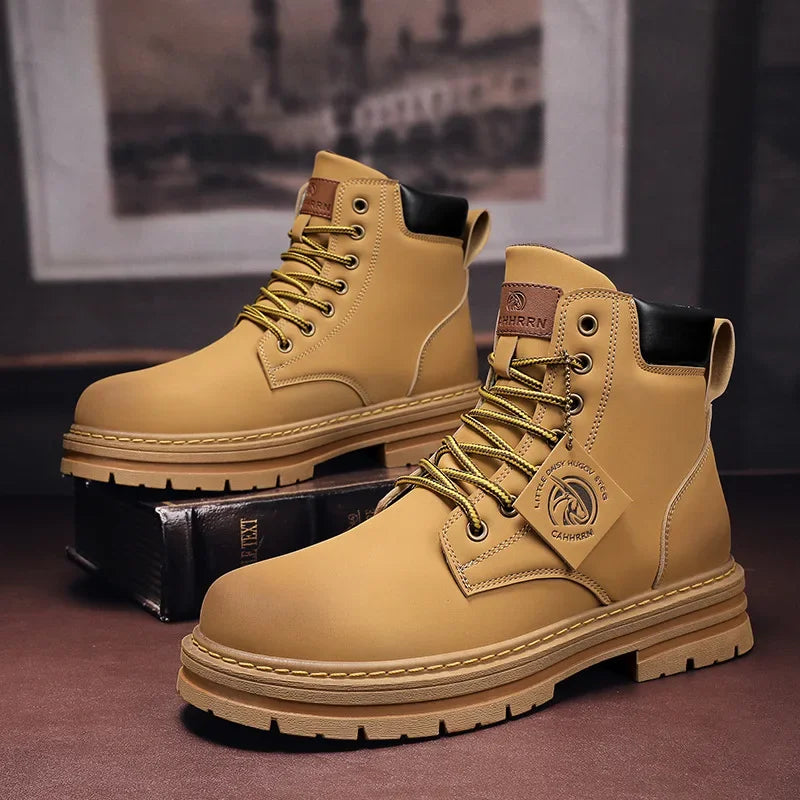 "Bottes en cuir homme élégantes, modernes, marron, avec doublure coton et semelle antidérapante pour confort et durabilité"