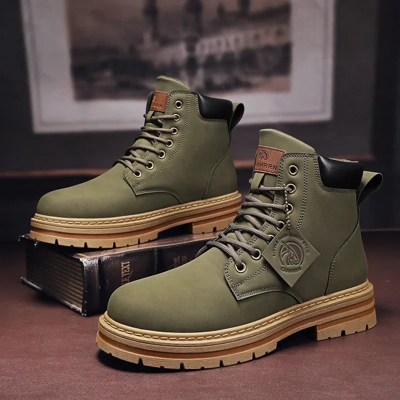 "Bottes en cuir homme élégantes, modernes, marron, avec doublure coton et semelle antidérapante pour confort et durabilité"