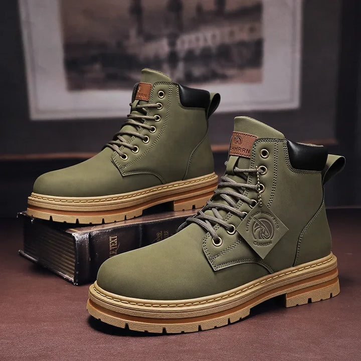 "Bottes en cuir homme élégantes, modernes, marron, avec doublure coton et semelle antidérapante pour confort et durabilité"
